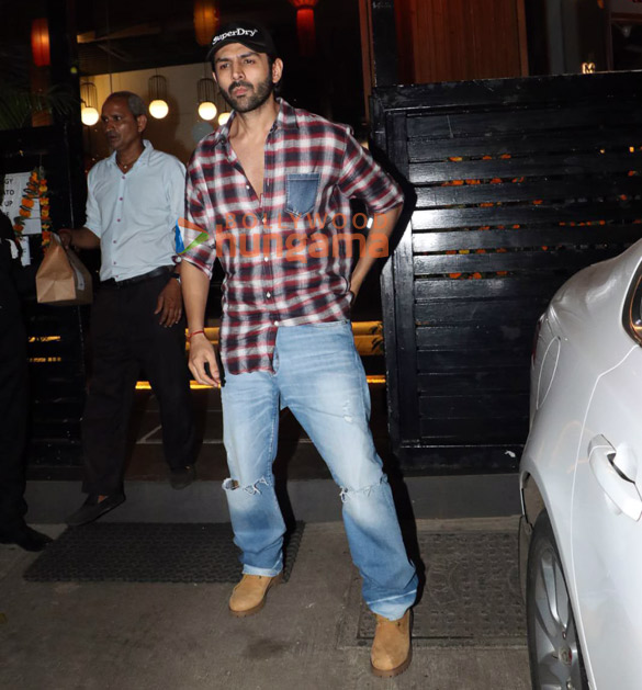 photos kartik aryan snapped at mizu in bandra 5