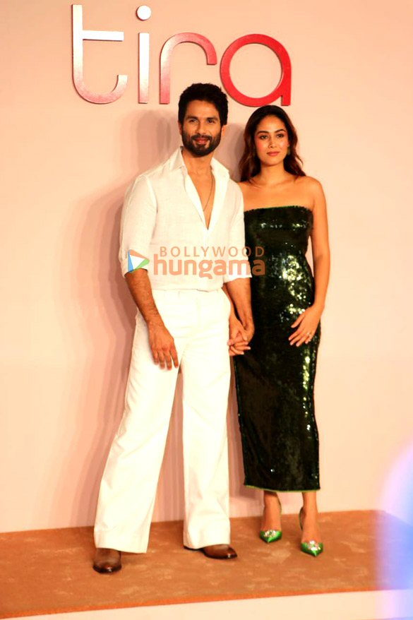 photos kiara advani suhana khan kareena kapoor khan and others snapped at tira flagship store launch 2