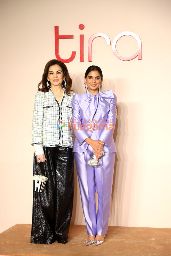 photos kiara advani suhana khan kareena kapoor khan and others snapped at tira flagship store launch 20