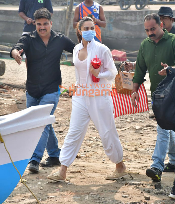 photos kiara advani snapped at versova jetty 4 2