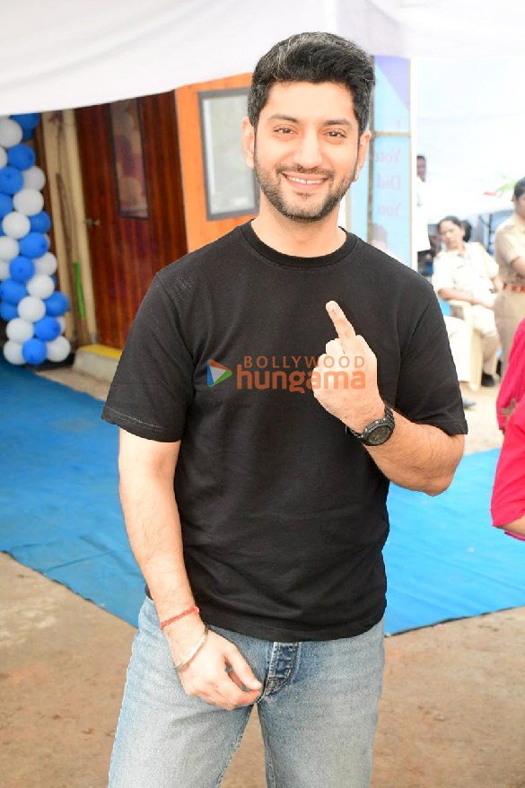 photos maharashtra assembly elections 2024 kartik aaryan paresh rawal suniel shetty and others cast their votes in mumbai 3