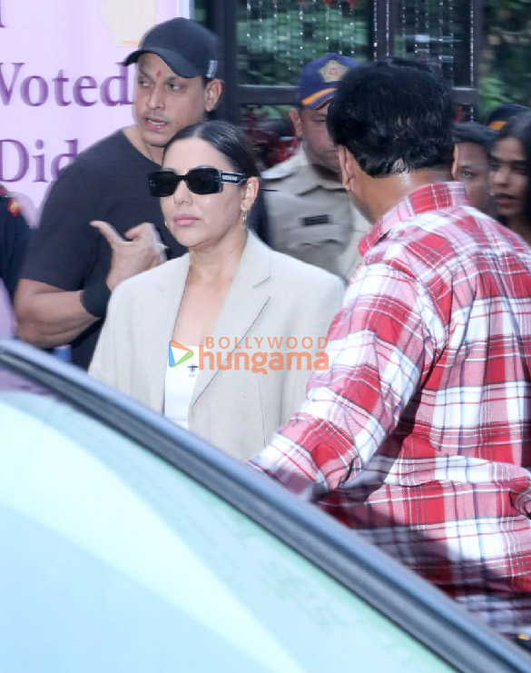 photos maharashtra assembly elections 2024 shah rukh khan kartik aaryan rakul preet singh jackky bhagnani and others cast their votes in mumbai 555 4