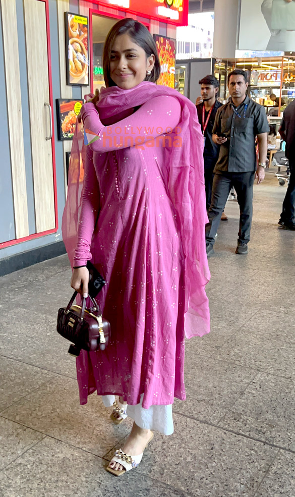 photos mrunal thakur and nikhil dwivedi snapped at the airport 3 2