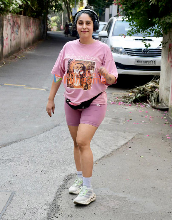 photos neha bhasin snapped at carter road 3