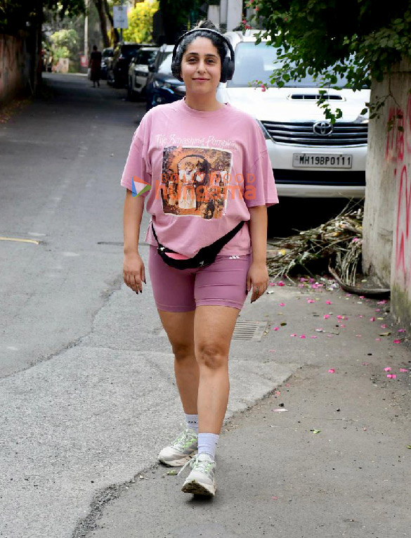 photos neha bhasin snapped at carter road 4