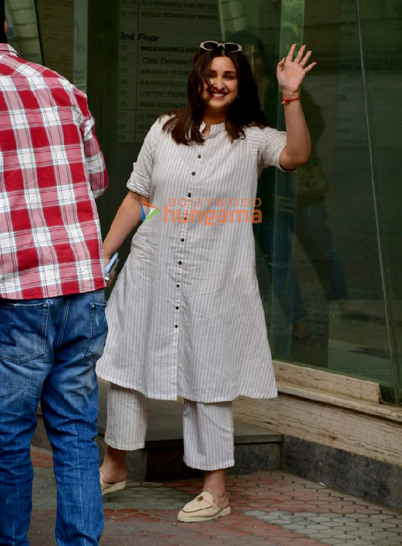 photos parineeti chopra snapped in andheri 4 7