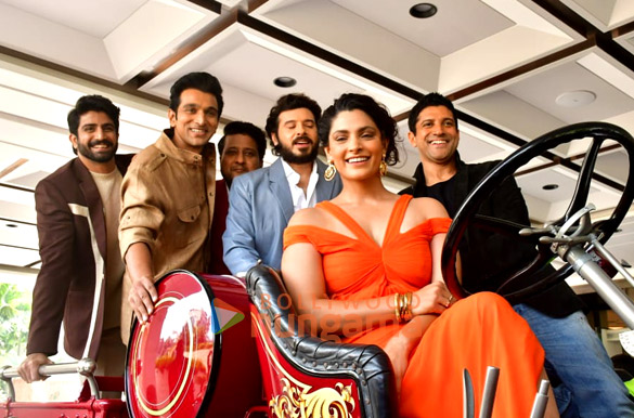 photos pratik gandhi saiyami kher divyenndu farhan akhtar and team agni snapped at the trailer launch 1