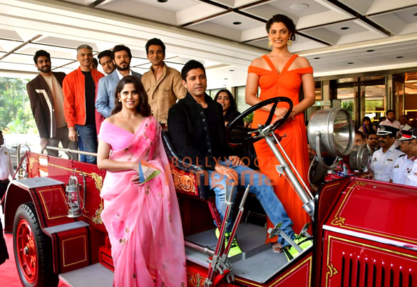 photos pratik gandhi saiyami kher divyenndu farhan akhtar and team agni snapped at the trailer launch 4