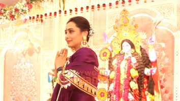 Photos: Rani Mukerji and Tanishaa Mukerji seek blessings of Maa Kali on the occasion of Diwali