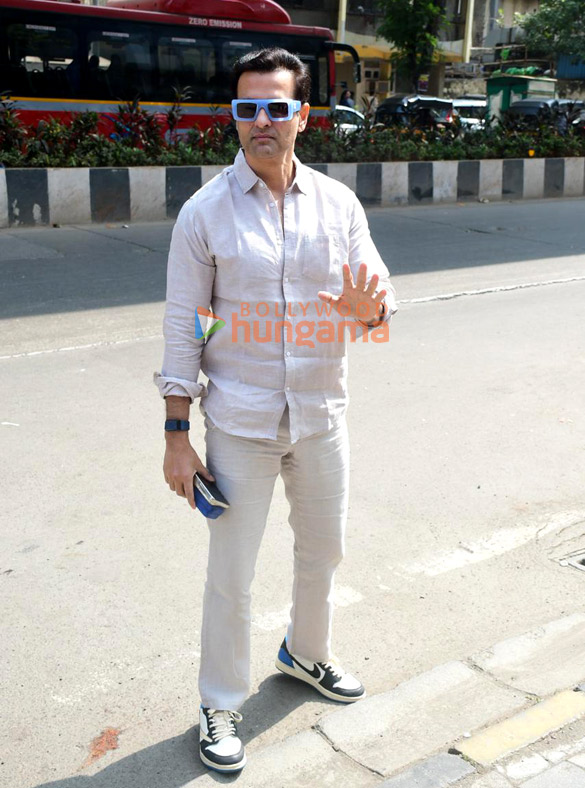 photos rohit roy snapped in bandra 4
