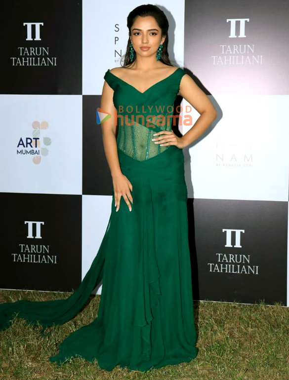 photos saniya malhotra rakul preet singh jackky bhagnani and others snapped attending tarun tahilianis parade at mahalaxmi race course 7