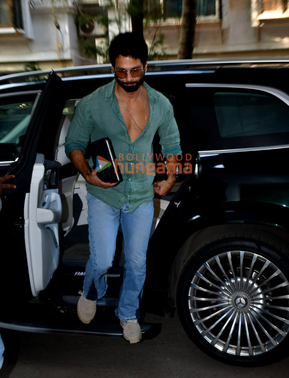 photos shahid kapoor snapped in andheri 3 2