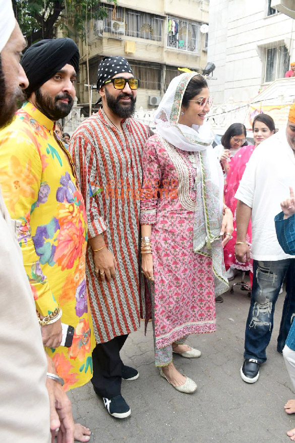 photos shilpa shetty raj kundra and nimrat kaur snapped outside a gurudwara 3