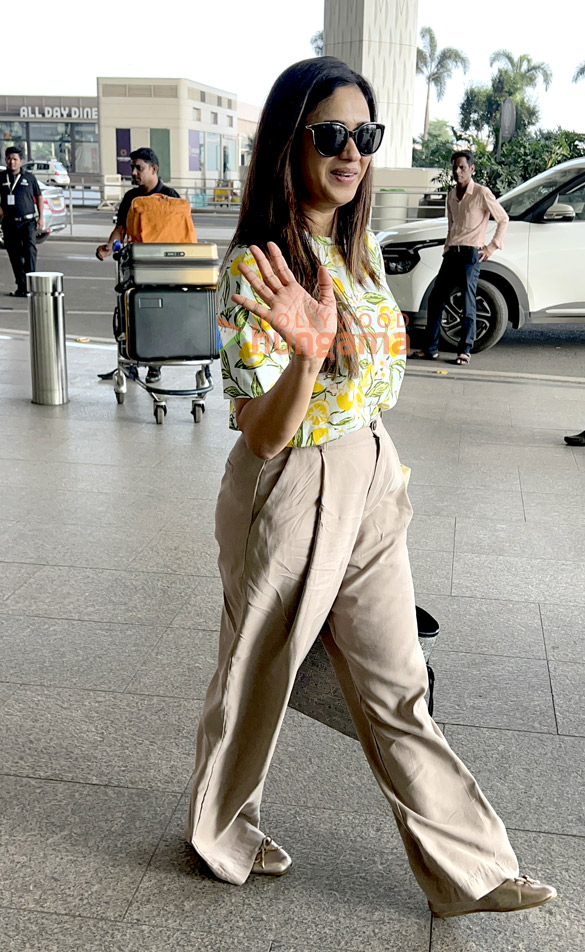 Photos: Shweta Tiwari and Ankit Tiwari snapped at the airport Photos: Shweta Tiwari and Ankit Tiwari snapped at the airport