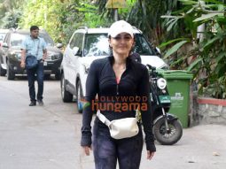 Photos: Soha Ali Khan snapped in Pali Hill