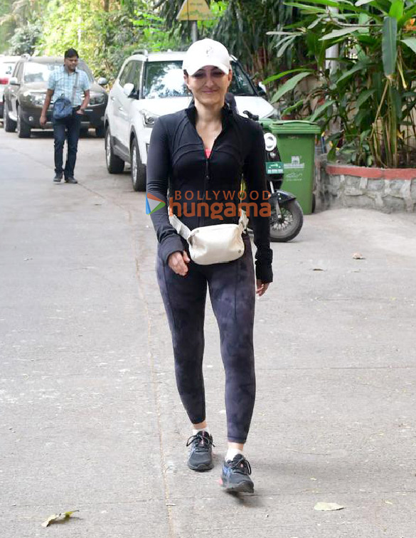 photos soha ali khan snapped in pali hill 4 3