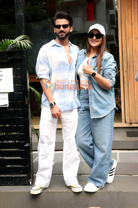 photos sonakshi sinha and zaheer iqbal snapped outside mizu in bandra 3