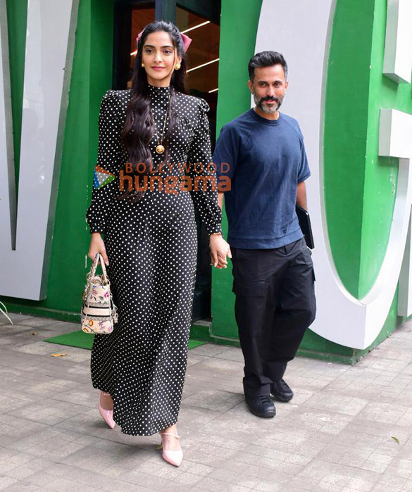 photos sonam kapoor ahuja and anand ahuja snapped in bandra 3 3