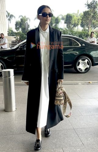 Photos: Kartik Aaryan and Sonam Kapoor Ahuja snapped at the airport