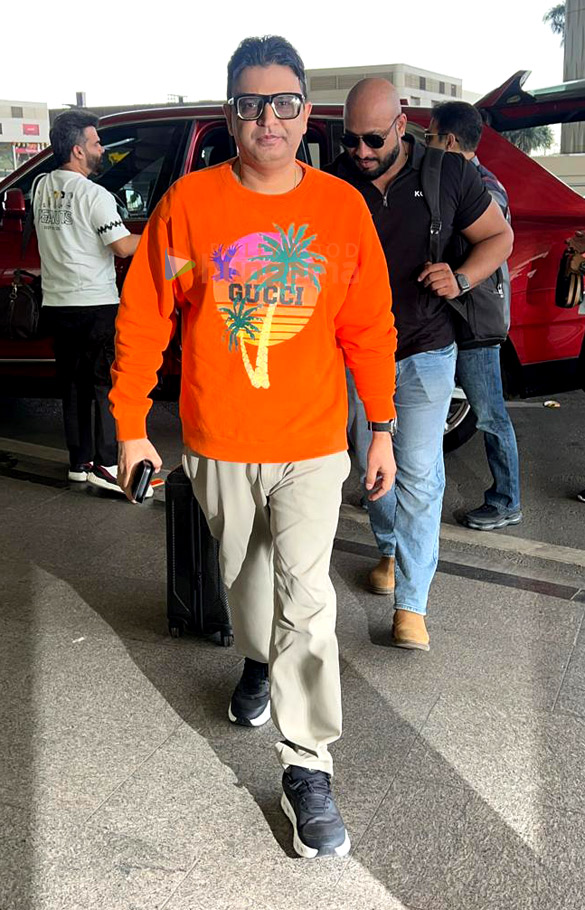 photos sunny deol bhushan kumar and others snapped at the airport 4