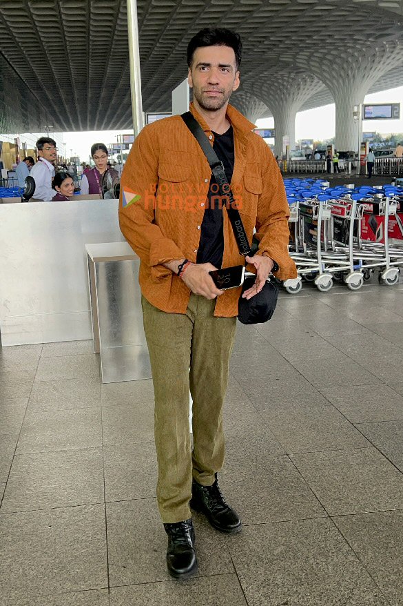 photos sunny leone anushka sen and others snapped at the airport 7