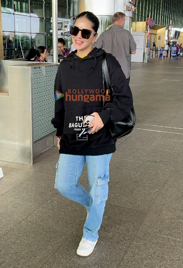 photos sunny leone anushka sen and others snapped at the airport 8