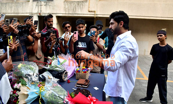 photos taha shah badussha celebrates his birthday with the media 007 1