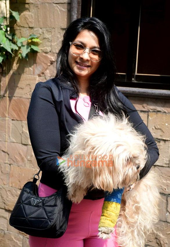 Photos: Tanishaa Mukerji spotted outside a pet clinic in Khar