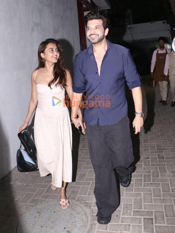 Photos: Tejasswi Prakash and Karan Kundrra snapped in Santacruz Photos: Tejasswi Prakash and Karan Kundrra snapped in Santacruz
