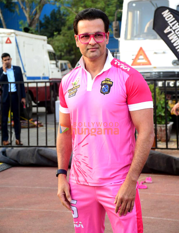 photos tiger shroff shilpa shetty mouni roy raj kundra arjun bijlani and others attend the the opening match of all star tennis ball cricket league in bandra 17