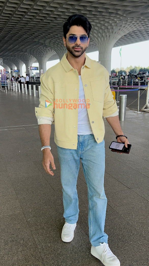 photos vikrant massey stebin ben and taha shah badussha snapped at the airport 3