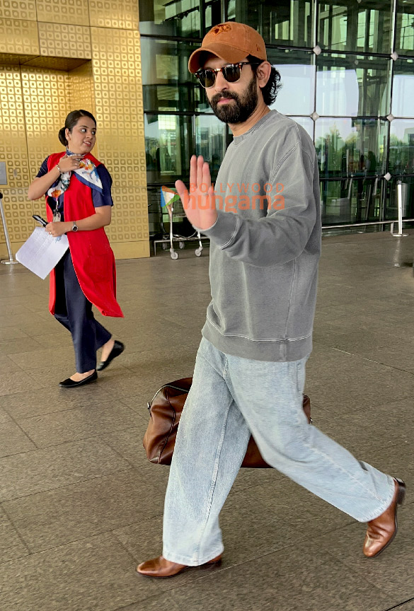 photos vikrant massey stebin ben and taha shah badussha snapped at the airport 4