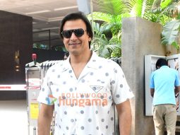 Photos: Vivek Oberoi snapped outside a cafe in Bandra