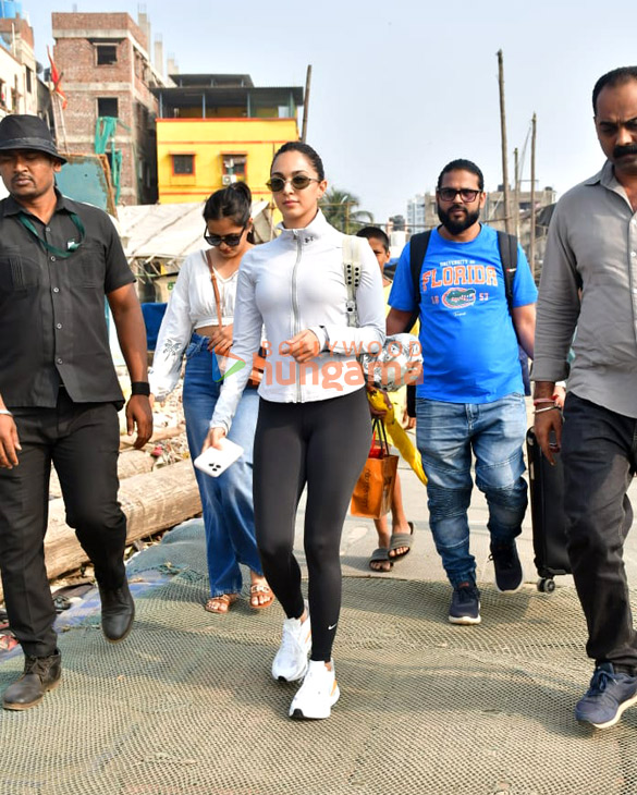 photos yash and kiara advani snapped at versova jetty ahead of toxic shoot 1