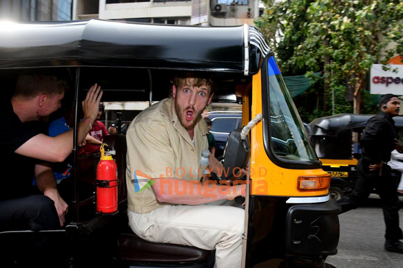 photos youtuber logan paul rides auto rickshaw in bandra 2