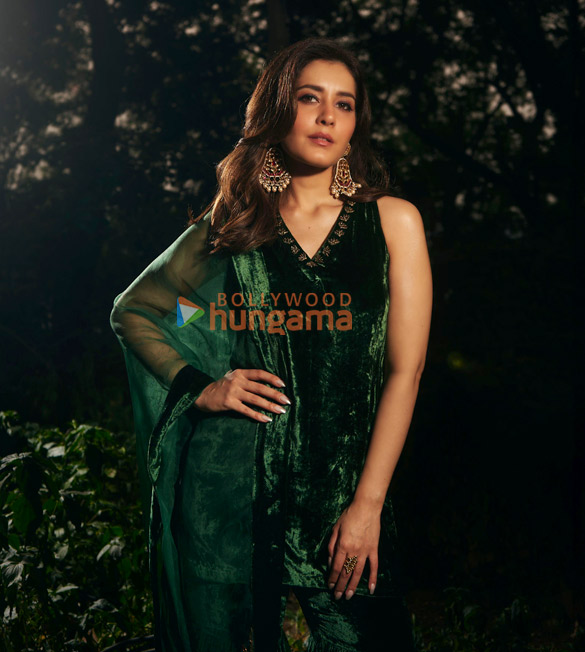 raashii khanna 9 18