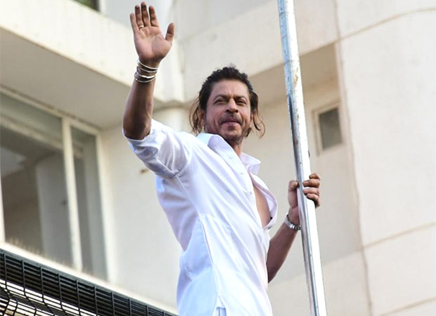 Shah Rukh Khan's fans defend his absence from Mannat balcony on birthday amid death threat: “Probably the best decision”