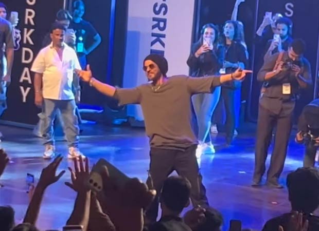 Shah Rukh Khan’s 59th birthday celebration: SRK jokingly scolds a fan who says “Padhne mein neend aati hai”: “Aur Instagram dekh ke jaag jaata hai?” Shah Rukh Khan’s 59th birthday celebration: SRK jokingly scolds a fan who says “Padhne mein neend aati hai”: “Aur Instagram dekh ke jaag jaata hai?”