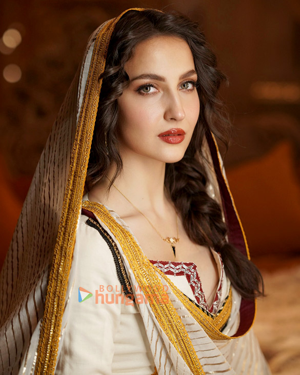 elli avrram 2 135