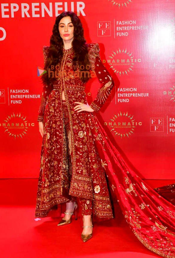 photos akshay kumar janhvi kapoor tiger shroff and others grace the fashion entrepreneur fund and dharmatic entertainment show event 16