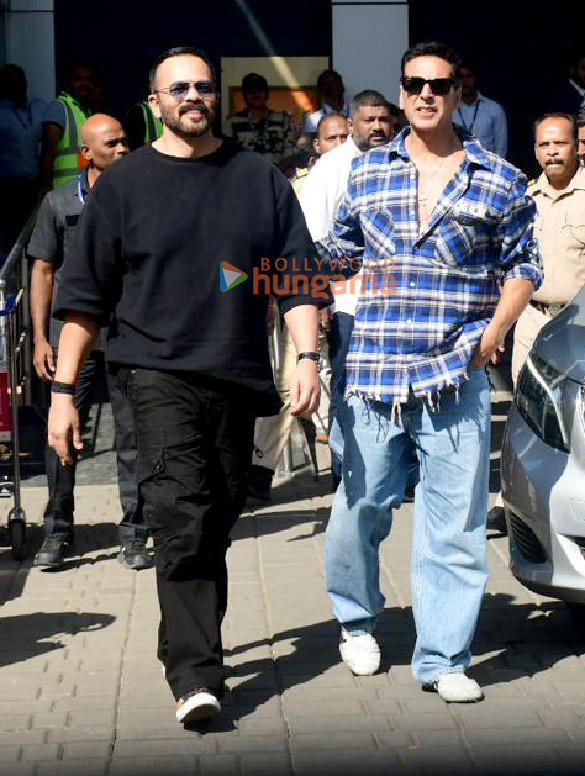 photos akshay kumar rohit shetty and jr ntr snapped at kalina airport 3