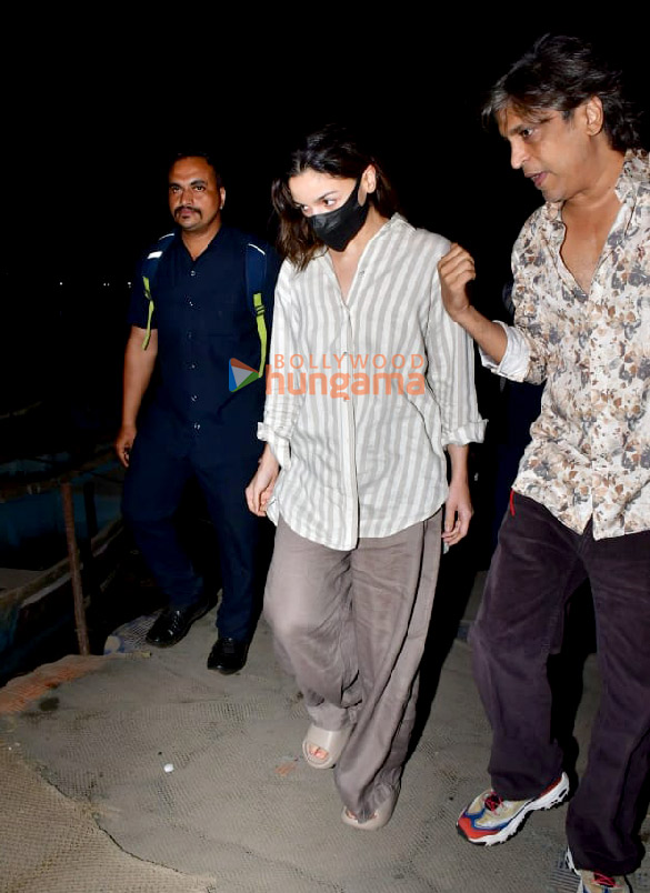 photos alia bhatt and bobby deol snapped at versova jetty 5