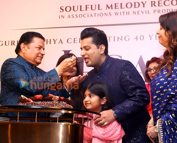 photos anuradha paudwal anveshi jain pandit hariprasad chaurasia and others at the launch of anup jalota and sumeet tappoos album legacy 7