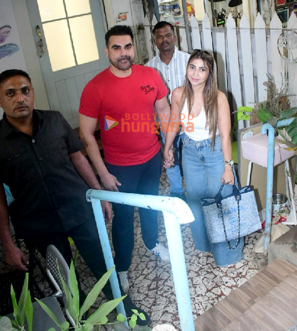 photos arbaaz khan and sshura khan snapped outside a salon in khar 3