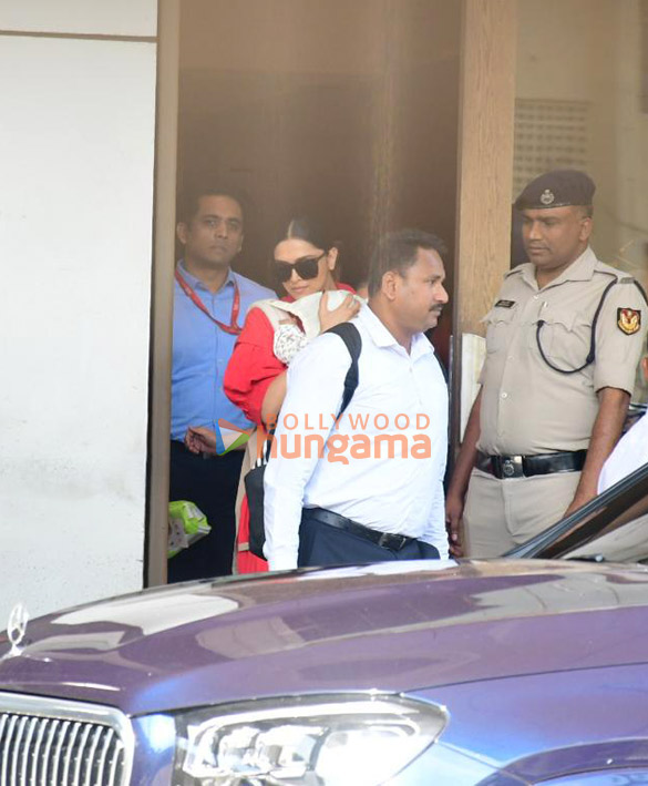 photos deepika padukone snapped at kalina airport 3 4