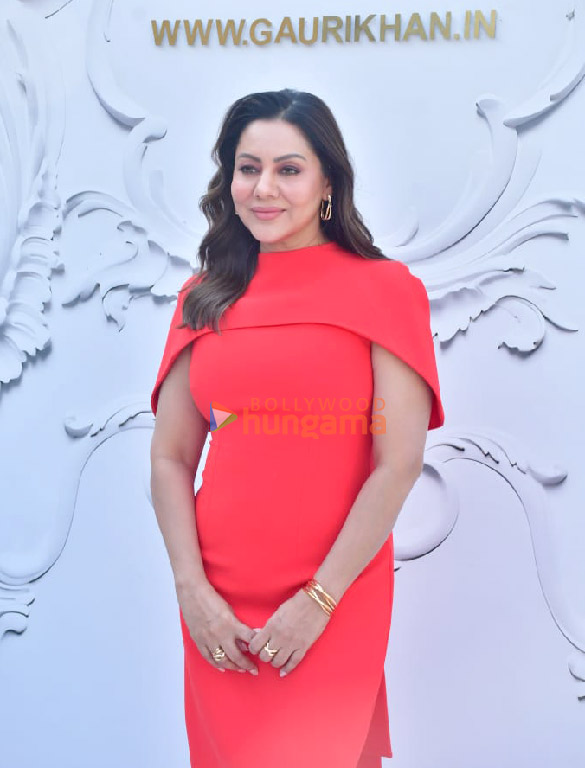 photos gauri khan snapped at the launch of her new website in delhi 1