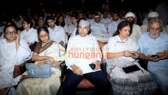 photos javed akhtar ehsaan noorani and others snapped at ustad zakir husains prayer meet 15