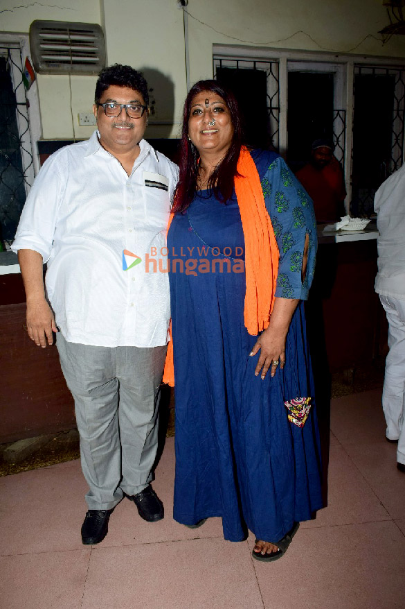 photos javed akhtar ehsaan noorani and others snapped at ustad zakir hussains prayer meet 1