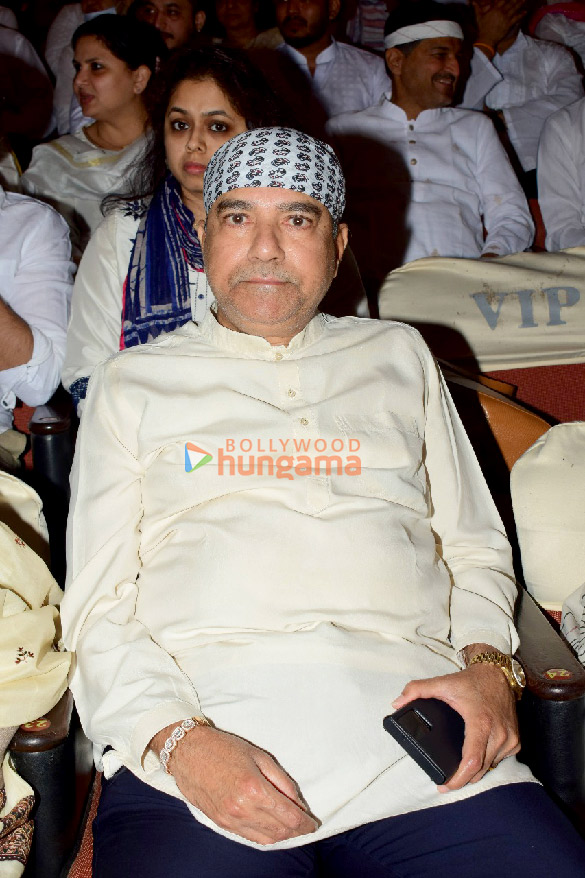photos javed akhtar ehsaan noorani and others snapped at ustad zakir hussains prayer meet 2