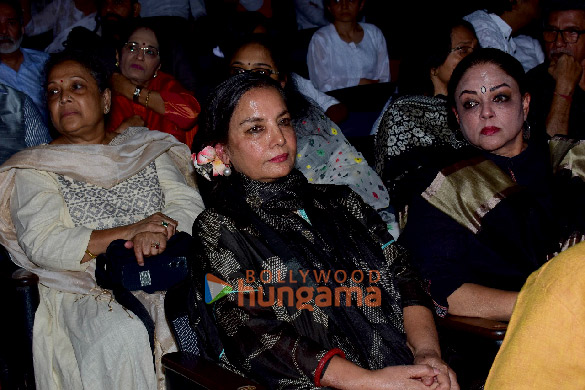 photos javed akhtar ehsaan noorani and others snapped at ustad zakir hussains prayer meet 5